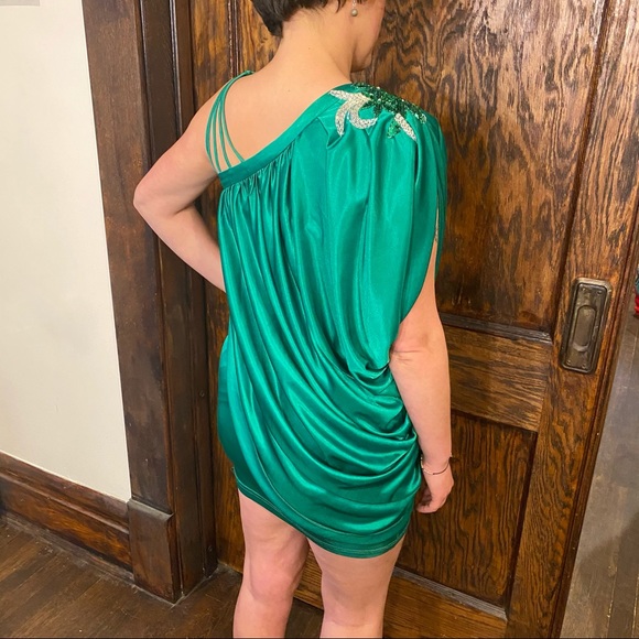 Hailey Logan by adrianna papell bright green sequin bead shoulder dress small - Picture 4 of 7